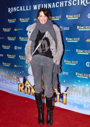 19 12 2025, xlakx, Entertainment, Roncalli Weihnachtscircus v l Actress Anja Kling as a guest at the anniversary performance at the premiere of the 21 Original Roncalli Weihnachtscircus at the Tempodrom Berlin Berlin Daniel Lakomski