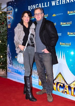 19 12 2025, xlakx, Entertainment, Roncalli Weihnachtscircus v l Actress Anja Kling and husband Wolfram Becker as guests at the anniversary performance at the premiere of the 21 Original Roncalli Weihnachtscircus at the Tempodrom Berlin Berlin Daniel Lakomski