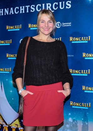 19 12 2025, xlakx, Entertainment, Roncalli Weihnachtscircus v l Tanja Wedhorn as a guest at the anniversary performance at the premiere of the 21 Original Roncalli Weihnachtscircus at the Tempodrom Berlin Berlin Daniel Lakomski