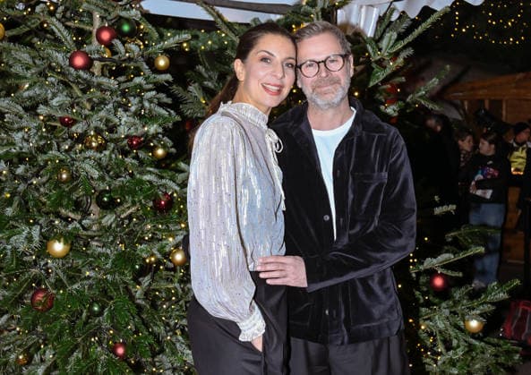 19 12 2025, xlakx, Entertainment, Roncalli Weihnachtscircus v l Theresa Kronthaler and Matthias Matschke as guests at the anniversary performance at the premiere of the 21 Original Roncalli Weihnachtscircus at the Tempodrom Berlin Berlin Daniel Lakomski