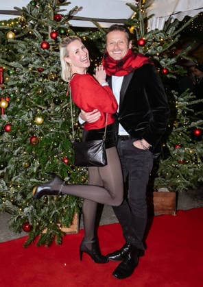 19 12 2025, xlakx, Entertainment, Roncalli Weihnachtscircus v l Franziska Hippe and Roman Knizka as guests at the anniversary performance at the premiere of the 21 Original Roncalli Weihnachtscircus at the Tempodrom Berlin Berlin Daniel Lakomski