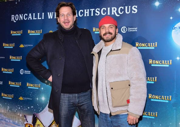 19 12 2025, xlakx, Entertainment, Roncalli Weihnachtscircus v l Thomas Heinze and Edin Hasanovic as guests at the anniversary performance at the premiere of the 21 Original Roncalli Weihnachtscircus at the Tempodrom Berlin Berlin Daniel Lakomski