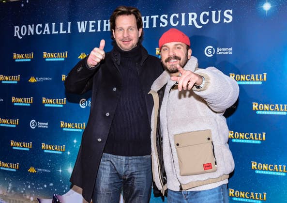 19 12 2025, xlakx, Entertainment, Roncalli Weihnachtscircus v l Thomas Heinze and Edin Hasanovic as guests at the anniversary performance at the premiere of the 21 Original Roncalli Weihnachtscircus at the Tempodrom Berlin Berlin Daniel Lakomski