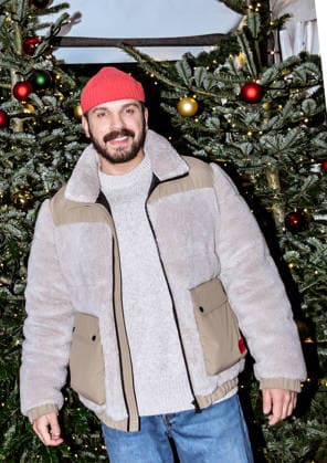 19 12 2025, xlakx, Entertainment, Roncalli Weihnachtscircus v l Edin Hasanovic as a guest at the anniversary performance at the premiere of the 21 Original Roncalli Weihnachtscircus at the Tempodrom Berlin Berlin Daniel Lakomski