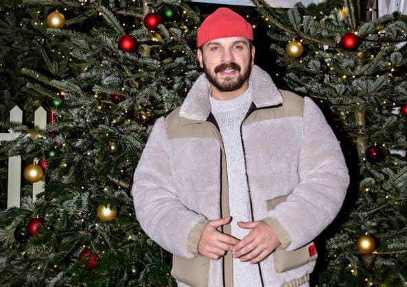 19 12 2025, xlakx, Entertainment, Roncalli Weihnachtscircus v l Edin Hasanovic as a guest at the anniversary performance at the premiere of the 21 Original Roncalli Weihnachtscircus at the Tempodrom Berlin Berlin Daniel Lakomski