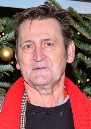19 12 2025, xlakx, Entertainment, Roncalli Weihnachtscircus v l Ingo Naujoks as a guest at the anniversary performance at the premiere of the 21 Original Roncalli Weihnachtscircus at the Tempodrom Berlin Berlin Daniel Lakomski