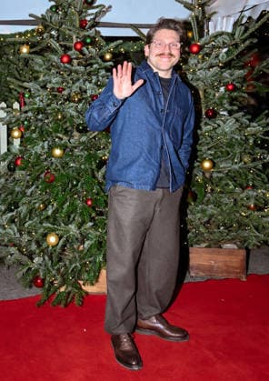 19 12 2025, xlakx, Entertainment, Roncalli Weihnachtscircus v l Hanno Koffler as a guest at the anniversary performance at the premiere of the 21 Original Roncalli Weihnachtscircus at the Tempodrom Berlin Berlin Daniel Lakomski