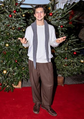 19 12 2025, xlakx, Entertainment, Roncalli Weihnachtscircus v l Tim Oliver Schultz as a guest at the anniversary performance at the premiere of the 21 Original Roncalli Weihnachtscircus at the Tempodrom Berlin Berlin Daniel Lakomski