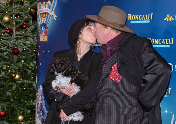19 12 2025, xlakx, Entertainment, Roncalli Weihnachtscircus v l Meret Becker dog Taxi and her brother Ben Becker as guests at the anniversary performance at the premiere of the 21 Original Roncalli Weihnachtscircus at the Tempodrom Berlin Berlin Daniel Lakomski