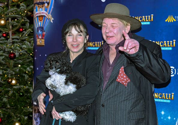 19 12 2025, xlakx, Entertainment, Roncalli Weihnachtscircus v l Meret Becker dog Taxi and her brother Ben Becker as guests at the anniversary performance at the premiere of the 21 Original Roncalli Weihnachtscircus at the Tempodrom Berlin Berlin Daniel Lakomski