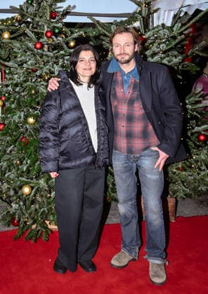 19 12 2025, xlakx, Entertainment, Roncalli Weihnachtscircus v l Andreas Pietschmann, Jasmin Tabatabai as guests at the anniversary performance at the premiere of the 21 Original Roncalli Weihnachtscircus at the Tempodrom Berlin Berlin Daniel Lakomski