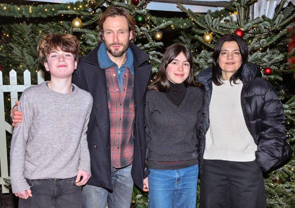 19 12 2025, xlakx, Entertainment, Roncalli Weihnachtscircus f l Anton Pietschmann, Andreas Pietschmann, Helena Pietschmann and Jasmin Tabatabai as guests at the anniversary performance at the premiere of the 21 Original Roncalli Weihnachtscircus at the Tempodrom Berlin Berlin Daniel Lakomski