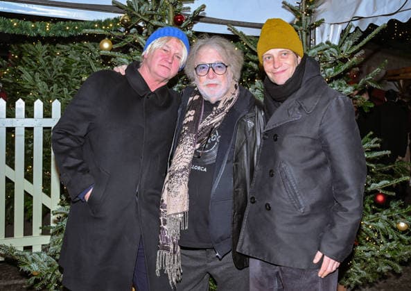 19 12 2025, xlakx, Entertainment, Roncalli Weihnachtscircus f l Detlev Buck, Bernahrd Paul and August Diehl as guests at the anniversary performance at the premiere of the 21 Original Roncalli Weihnachtscircus at the Tempodrom Berlin Berlin Daniel Lakomski