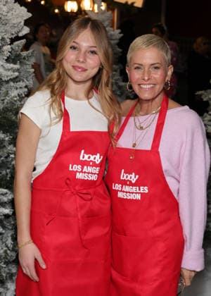 19 December 2025 - Los Angeles, California - Keegan Eggert, Nicole Eggert. Santa, Snow, and Smiles Hosted by Los Angeles Mission x Hope the Mission x Body by Raven Tracy held at The Woodlands Family Center for Women and Children in Woodland Hills. Woodland Hills USA - ZUMAa123 20251219_zaa_a123_005 Copyright: xADx