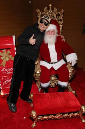 19 December 2025 - Los Angeles, California - Corey Feldman, Santa Clause. Santa, Snow, and Smiles Hosted by Los Angeles Mission x Hope the Mission x Body by Raven Tracy held at The Woodlands Family Center for Women and Children in Woodland Hills. Woodland Hills USA - ZUMAa123 20251219_zaa_a123_064 Copyright: xADx