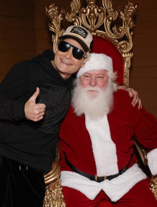 19 December 2025 - Los Angeles, California - Corey Feldman, Santa Clause. Santa, Snow, and Smiles Hosted by Los Angeles Mission x Hope the Mission x Body by Raven Tracy held at The Woodlands Family Center for Women and Children in Woodland Hills. Woodland Hills USA - ZUMAa123 20251219_zaa_a123_066 Copyright: xADx