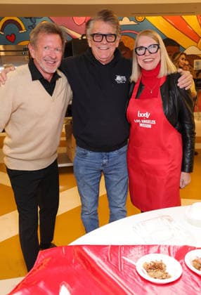 19 December 2025 - Los Angeles, California - Gregory Mielcarz, Anson Williams, Jackie Gerken. Santa, Snow, and Smiles Hosted by Los Angeles Mission x Hope the Mission x Body by Raven Tracy held at The Woodlands Family Center for Women and Children in Woodland Hills. Woodland Hills USA - ZUMAa123 20251219_zaa_a123_072 Copyright: xADx