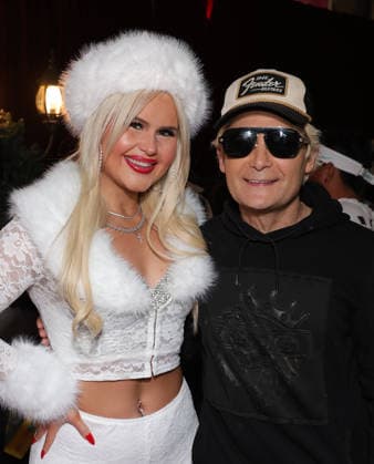19 December 2025 - Los Angeles, California - Ashlee Keating, Corey Feldman. Santa, Snow, and Smiles Hosted by Los Angeles Mission x Hope the Mission x Body by Raven Tracy held at The Woodlands Family Center for Women and Children in Woodland Hills. Woodland Hills USA - ZUMAa123 20251219_zaa_a123_086 Copyright: xADx