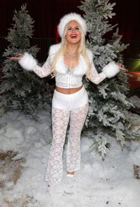 19 December 2025 - Los Angeles, California - Ashlee Keating. Santa, Snow, and Smiles Hosted by Los Angeles Mission x Hope the Mission x Body by Raven Tracy held at The Woodlands Family Center for Women and Children in Woodland Hills. Woodland Hills USA - ZUMAa123 20251219_zaa_a123_104 Copyright: xADx
