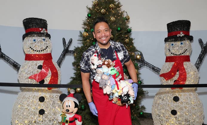 19 December 2025 - Los Angeles, California - Nick Mendoza. Hope The Mission And Los Angeles Mission Host Annual Christmas Celebration On Skid Row held at Los Angeles Mission in Los Angeles. Los Angeles USA - ZUMAa123 20251219_zaa_a123_144 Copyright: xADx