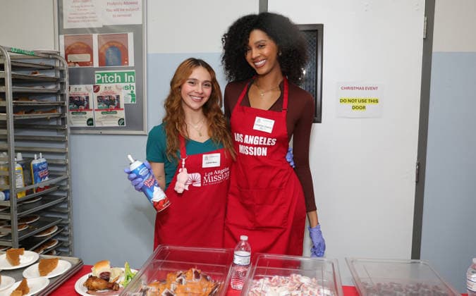19 December 2025 - Los Angeles, California - Leonela Nava, Christine Obanor. Hope The Mission And Los Angeles Mission Host Annual Christmas Celebration On Skid Row held at Los Angeles Mission in Los Angeles. Los Angeles USA - ZUMAa123 20251219_zaa_a123_151 Copyright: xADx