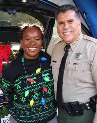 19 December 2025 - Los Angeles, California - Nuna Atadja, Sheriff Robert G. Luna. Hope The Mission And Los Angeles Mission Host Annual Christmas Celebration On Skid Row held at Los Angeles Mission in Los Angeles. Los Angeles USA - ZUMAa123 20251219_zaa_a123_161 Copyright: xADx