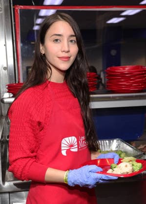 19 December 2025 - Los Angeles, California - Caylee Cowan Hope The Mission And Los Angeles Mission Host Annual Christmas Celebration On Skid Row held at Los Angeles Mission in Los Angeles. Los Angeles USA - ZUMAa123 20251219_zaa_a123_167 Copyright: xADx