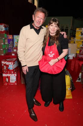 Celebrities take part in the Los Angeles Mission s Annual Thanksgiving Outreach on Skid Row Featuring: Gregory Mielcarz, Amber Benson Where: Los Angeles, California, United States When: 19 Dec 2025 Credit: Faye s Vision Cover Images EDITORIAL USE ONLY. NOT FOR USE BY NEWSPAPERS BASED IN THE UK. Copyright: xx coverimg55349634