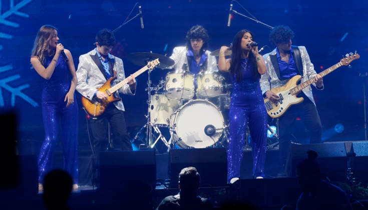 Undercover performs at the Y100 s iHeartRadio Jingle Ball 2025 show at the Kaseya Center in Miami, Florida, on Saturday, December 20, 2025.  MIA20251220102 GARYxIxROTHSTEIN