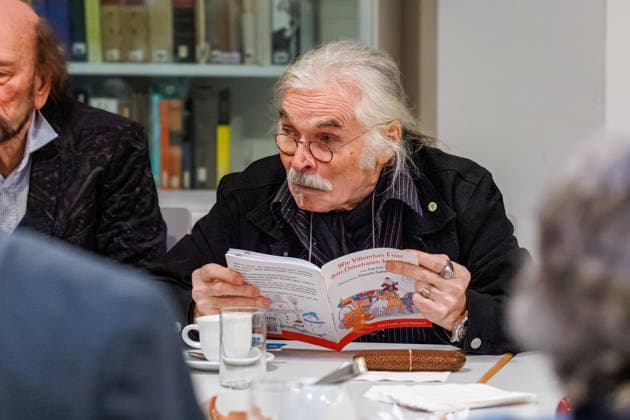 20 12 2025 Düsseldorf Tea Time with Leo Litz at the Heinrich Heine Institute The author, director and film actor Leo Litz from St. Petersburg reads from his book Wie Väterchen Frost dem Osterhasen begegnet Düsseldorf Heinrich Heine Institute, North Rhine-Westphalia Germany