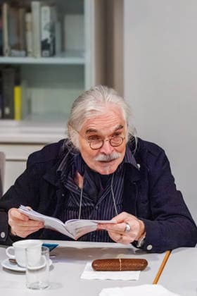 20 12 2025 Düsseldorf Tea Time with Leo Litz at the Heinrich Heine Institute The author, director and film actor Leo Litz from St. Petersburg reads from his book Wie Väterchen Frost dem Osterhasen begegnet Düsseldorf Heinrich Heine Institute, North Rhine-Westphalia Germany