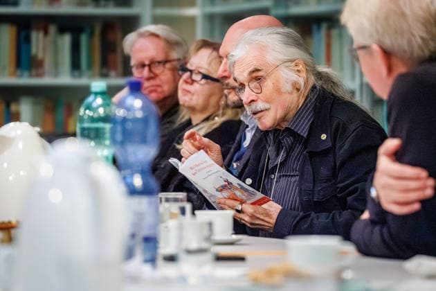 20 12 2025 Düsseldorf Tea Time with Leo Litz at the Heinrich Heine Institute The author, director and film actor Leo Litz from St. Petersburg reads from his book Wie Väterchen Frost dem Osterhasen begegnet Düsseldorf Heinrich Heine Institute, North Rhine-Westphalia Germany