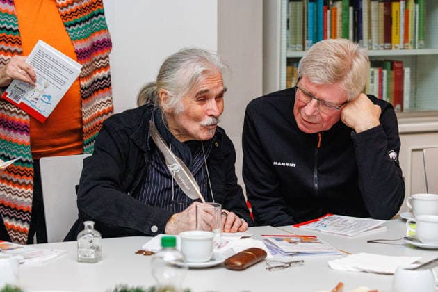 20 12 2025 Düsseldorf Tea Time with Leo Litz l at the Heinrich Heine Institute The author, director and film actor Leo Litz, originally from St. Petersburg, reads from his book Wie Väterchen Frost dem Osterhasen begegnet Düsseldorf Heinrich Heine Institute, North Rhine-Westphalia Germany