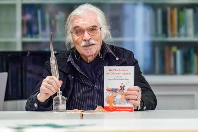 20 12 2025 Düsseldorf Tea Time with Leo Litz at the Heinrich Heine Institute The author, director and film actor Leo Litz from St. Petersburg reads from his book Wie Väterchen Frost dem Osterhasen begegnet Düsseldorf Heinrich Heine Institute, North Rhine-Westphalia Germany