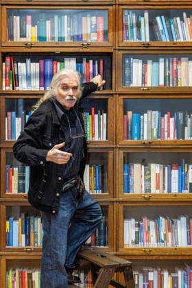 20 12 2025 Düsseldorf Tea Time with Leo Litz at the Heinrich Heine Institute The author, director and film actor Leo Litz from St. Petersburg reads from his book Wie Väterchen Frost dem Osterhasen begegnet Düsseldorf Heinrich Heine Institute, North Rhine-Westphalia Germany