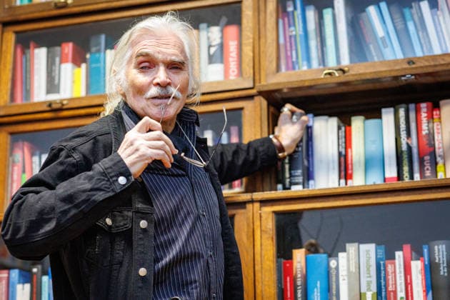 20 12 2025 Düsseldorf Tea Time with Leo Litz at the Heinrich Heine Institute The author, director and film actor Leo Litz from St. Petersburg reads from his book Wie Väterchen Frost dem Osterhasen begegnet Düsseldorf Heinrich Heine Institute, North Rhine-Westphalia Germany