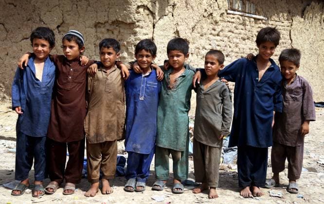 Afghan refugees in Pakistan ISLAMABAD, PAKISTAN - JUNE 19: Afghan refugee children pose for a photograph at a refugee camp in a slum dwelling neighborhood on the outskirts of Islamabad, Pakistan, on June 19, 2017, on the eve of the World Refugee Day. Islamabad Pakistan. Editorial use only. Please get in touch for any other usage.  Copyright: x2025xAnadoluxMUHAMMADxREZAx