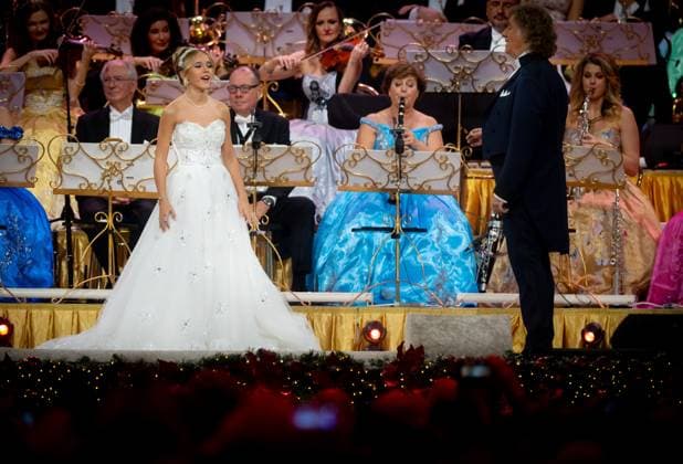 MAASTRICHT Emma Kok during the last of AndrÃ Rieu s six Christmas concerts at the MECC. Rieu is accompanied by his Johann Strauss Orchestra, soloists, dancers, and skaters. ANP IRIS VAN DEN BROEK netherlands out - belgium out  Copyright: xx x545520865x originalFilename: 545520865.jpg