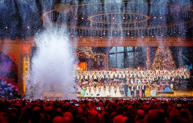 MAASTRICHT - Snow during Let It Snow, the last of AndrÃ Rieu s six Christmas concerts at the MECC. Rieu is accompanied by his Johann Strauss Orchestra, soloists, dancers, and skaters. ANP IRIS VAN DEN BROEK netherlands out - belgium out  Copyright: xx x545521624x originalFilename: 545521624.jpg