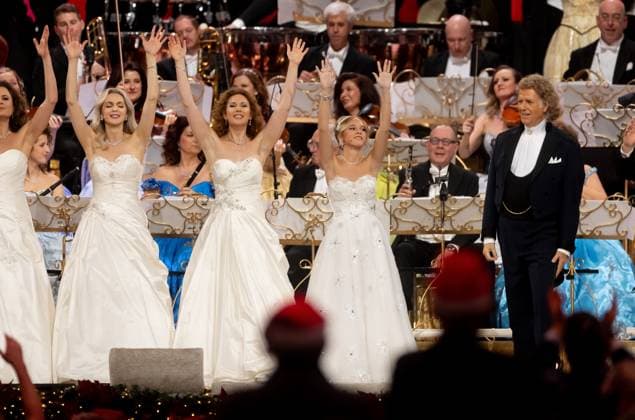 MAASTRICHT Emma Kok (right) during the last of AndrÃ Rieu s six Christmas concerts at the MECC. Rieu is accompanied by his Johann Strauss Orchestra, soloists, dancers, and skaters. ANP IRIS VAN DEN BROEK netherlands out - belgium out  Copyright: xx x545524989x originalFilename: 545524989.jpg