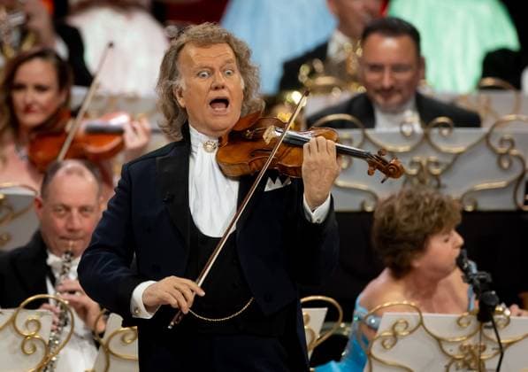 MAASTRICHT Violinist and conductor Andre Rieu during the last of his six Christmas concerts at the MECC. Rieu is accompanied by his Johann Strauss Orchestra, soloists, dancers, and skaters. ANP IRIS VAN DEN BROEK netherlands out - belgium out  Copyright: xx x545530059x originalFilename: 545530059.jpg