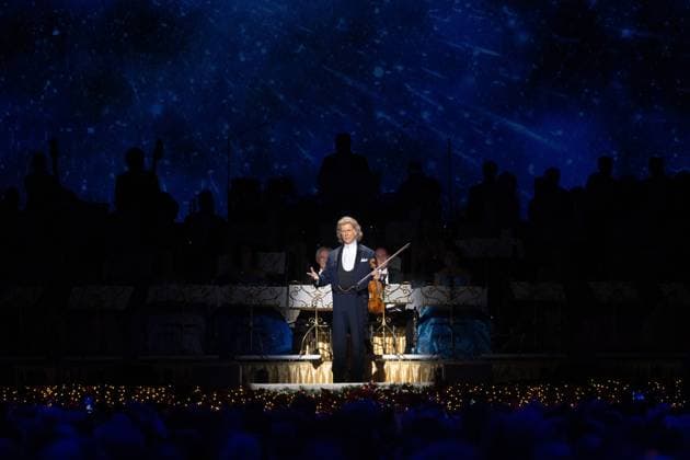 MAASTRICHT Violinist and conductor Andre Rieu during the last of his six Christmas concerts at the MECC. Rieu is accompanied by his Johann Strauss Orchestra, soloists, dancers, and skaters. ANP IRIS VAN DEN BROEK netherlands out - belgium out  Copyright: xx x545530709x originalFilename: 545530709.jpg