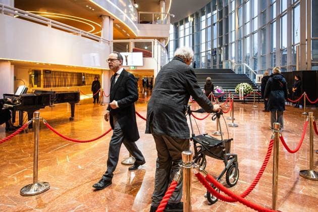 AMSTERDAM Audience at the public farewell of Hans van Manen at the Dutch National Opera & Ballet. Choreographer Van Manen has passed away at the age of 93. ANP DINGENA MOL netherlands out - belgium out  Copyright: xx x545561030x originalFilename: 545561030.jpg
