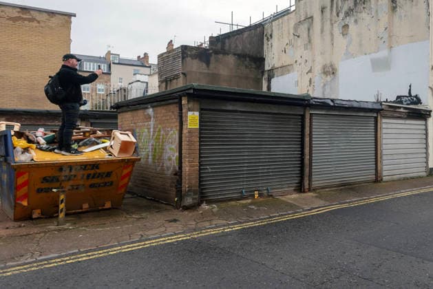 . 22 12 2025. London, United Kingdom. Second Alleged New Banksy Stencil. Unconfirmed by the artist, a second Banksy style stencil, identical to the one at Centre Point, has appeared on a wall Queen s Mews, Bayswater.  xMartynxWheatleyx xi-Imagesx IIM-26470-0023