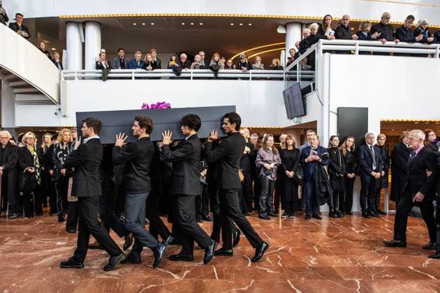 AMSTERDAM The coffin is carried out at the farewell ceremony for Hans van Manen at the Dutch National Opera & Ballet. Choreographer Van Manen has passed away at the age of 93. ANP DINGENA MOL netherlands out - belgium out  Copyright: xx x545585501x originalFilename: 545585501.jpg