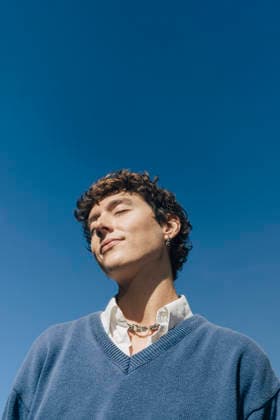 Low angle view of carefree young woman with eyes closed against blue sky Sweden, Stockholm, model released Copyright: xMaskotx , MA122054 MA122054