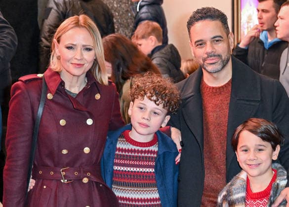 Sleeping Beauty, Arrivals, London, UK. 22 December 2025 London, UK, 22 December 2025. Kimberley Walsh and family attend Sleeping Beauty at The London Palladium, London, UK., Credit:Lee Floyd Avalon UK, London, The London Palladium Copyright: xLeexFloydx xAvalonx 1061171768