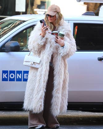 Heidi Klum with her children shopping in New York Heidi Klum is shopping at Loro Piana store few days before christmas with her son Henry, daughter Leni Klum with boyfriend Aris Rachevsky then they have lunch at Bar Pitti in New York, NY on December 22, 2025. Photo by Dylan Travis ABACAPRESS.COM New York NY  Copyright: xDylanxTravis ABACAx