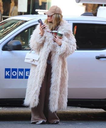 Heidi Klum with her children shopping in New York Heidi Klum is shopping at Loro Piana store few days before christmas with her son Henry, daughter Leni Klum with boyfriend Aris Rachevsky then they have lunch at Bar Pitti in New York, NY on December 22, 2025. Photo by Dylan Travis ABACAPRESS.COM New York NY  Copyright: xDylanxTravis ABACAx