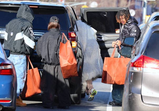 Heidi Klum with her children shopping in New York Heidi Klum is shopping at Loro Piana store few days before christmas with her son Henry, daughter Leni Klum with boyfriend Aris Rachevsky then they have lunch at Bar Pitti in New York, NY on December 22, 2025. Photo by Dylan Travis ABACAPRESS.COM New York NY  Copyright: xDylanxTravis ABACAx